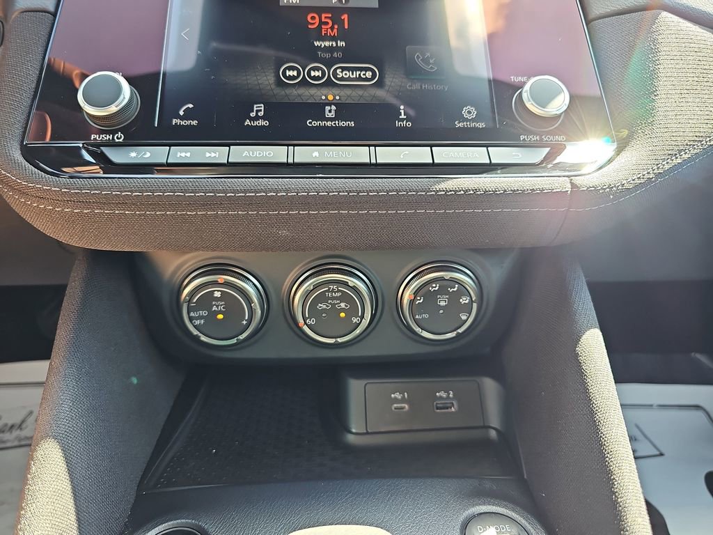 Used 2025 Nissan Z Sport w/ Floor Mat Package RWD image 26