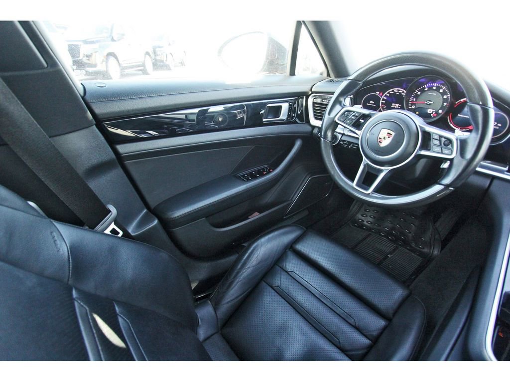 Used 2019 Porsche Panamera 4 image 8