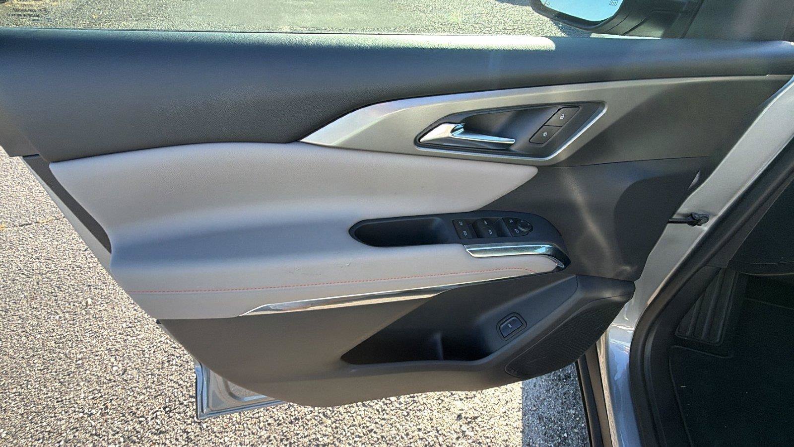 New 2027 Chevrolet Traverse LT FWD image 13