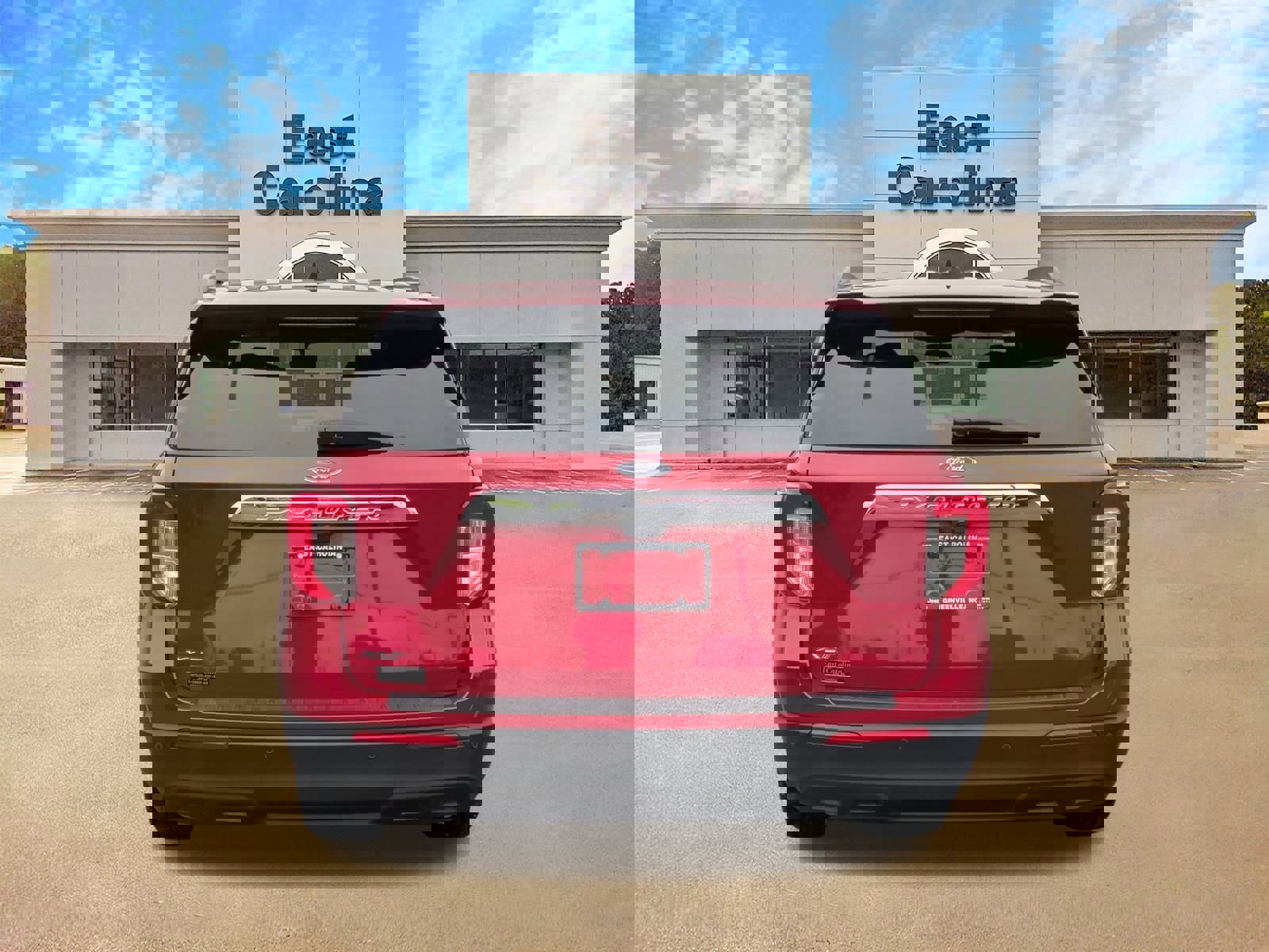 Used 2022 Ford Explorer XLT image 4