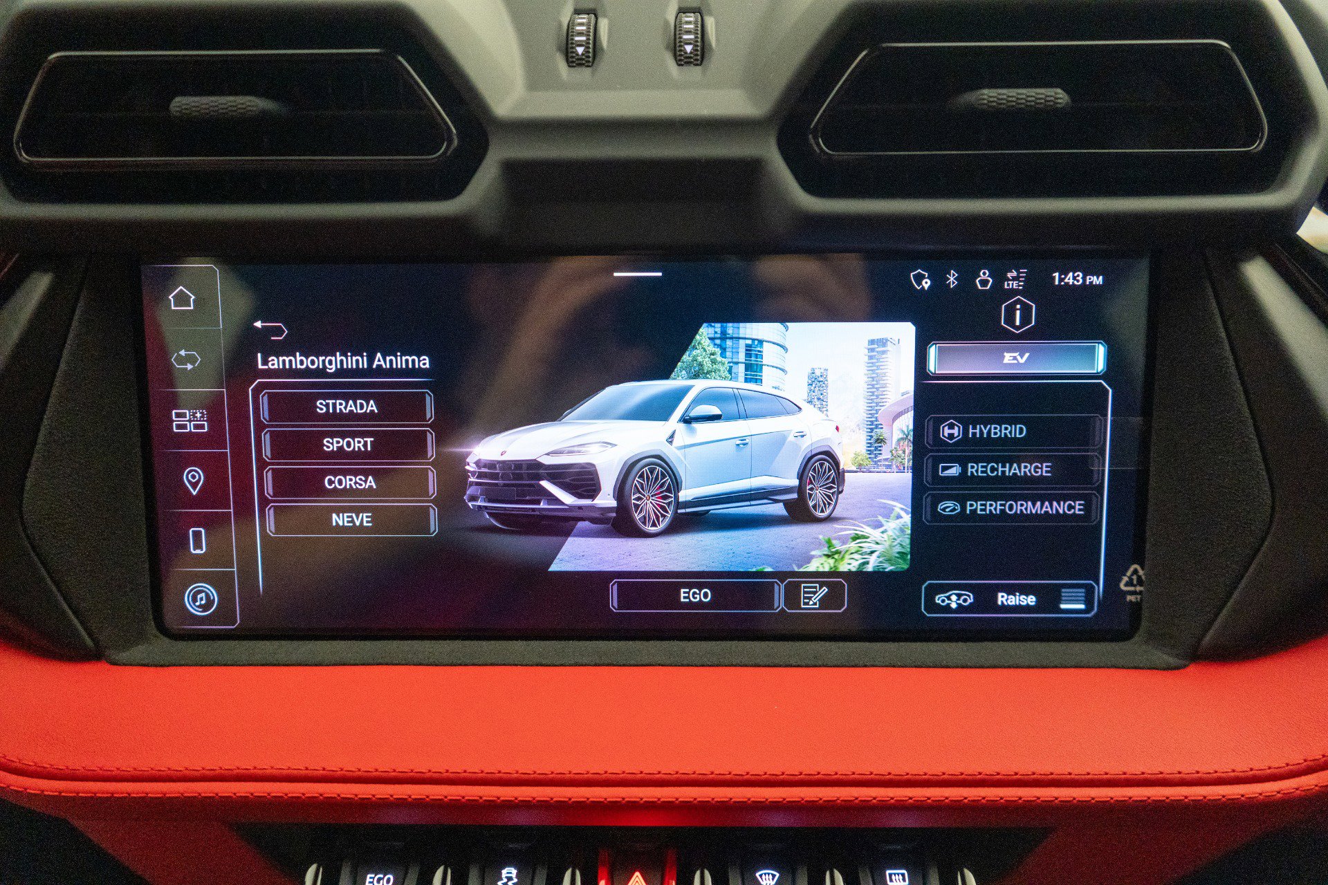 Used 2025 Lamborghini Urus SE image 30