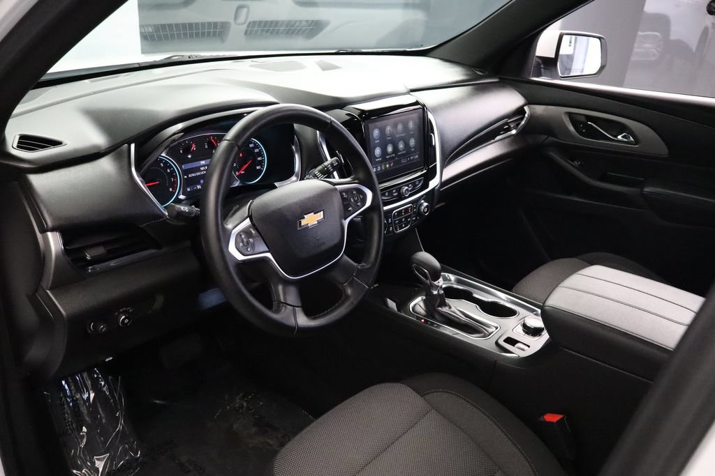 Used 2023 Chevrolet Traverse LT FWD image 16