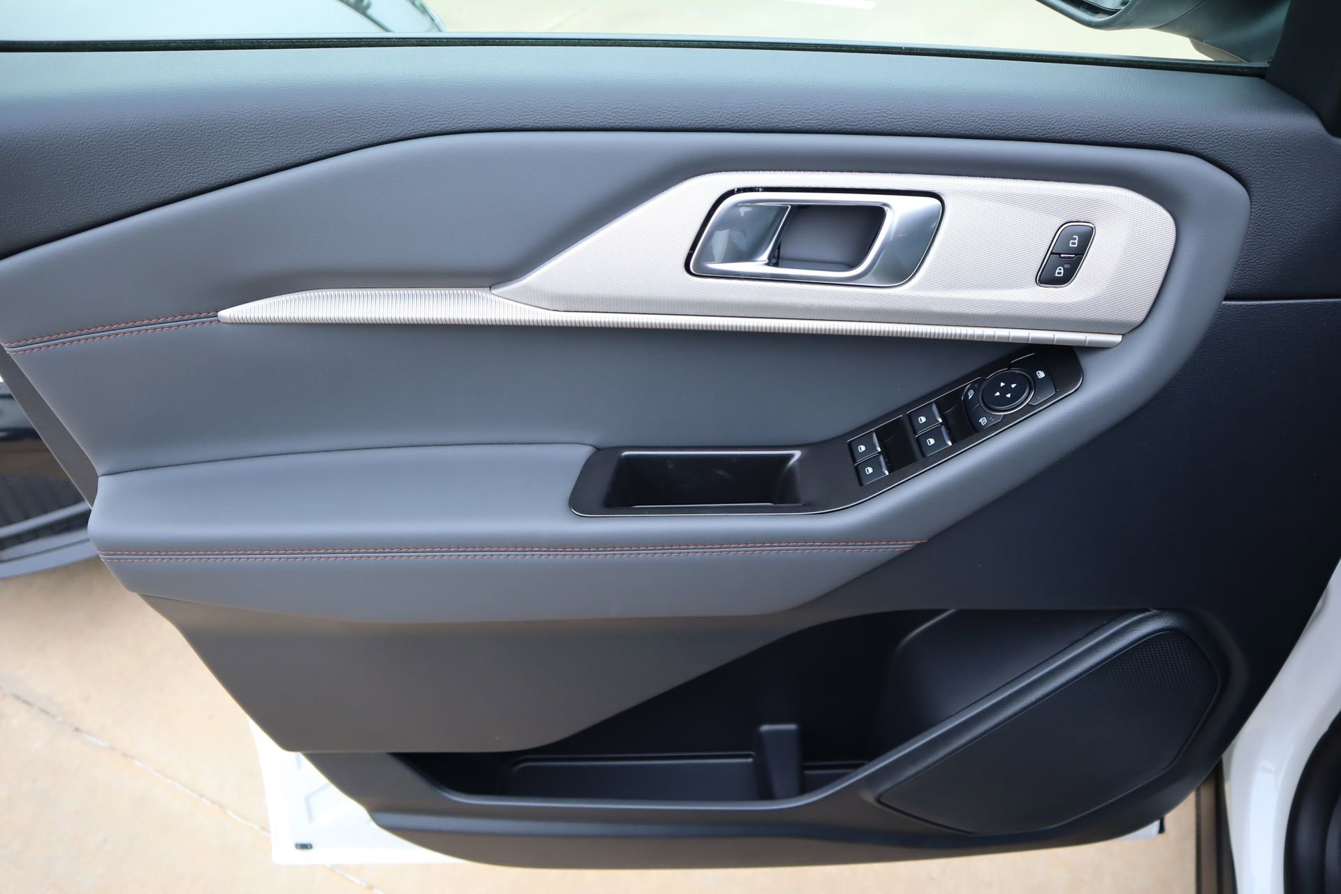 New 2026 Ford Explorer Active RWD image 18