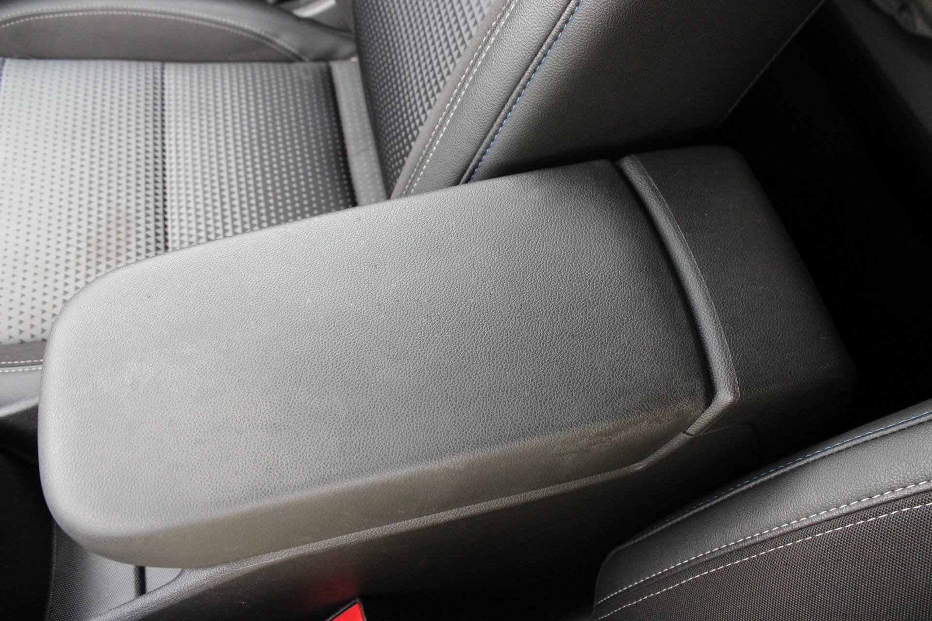 Used 2025 Chevrolet Trax LT FWD image 46