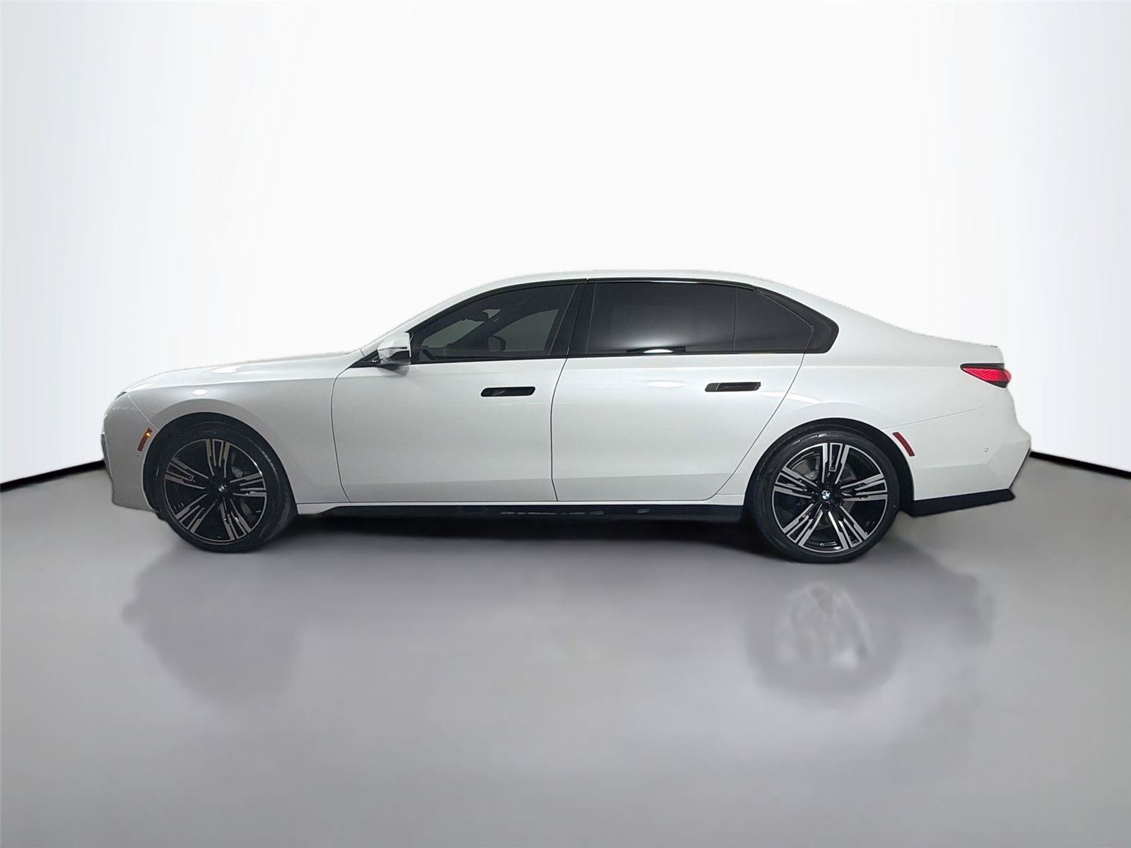 New 2026 BMW 740i w/ Premium Package RWD image 8