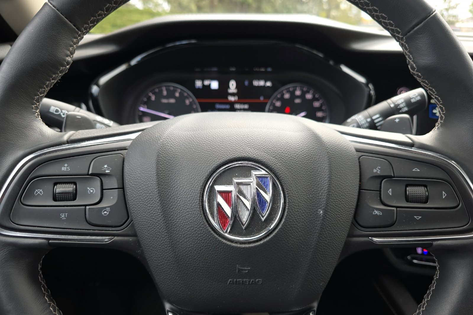 Used 2022 Buick Envision Avenir w/ Technology Package II image 24