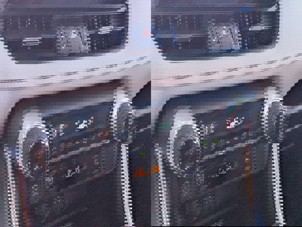 Used 2023 Toyota RAV4 Limited image 24