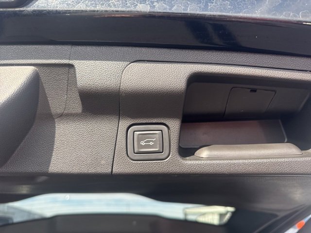 Used 2023 GMC Acadia SLT image 6