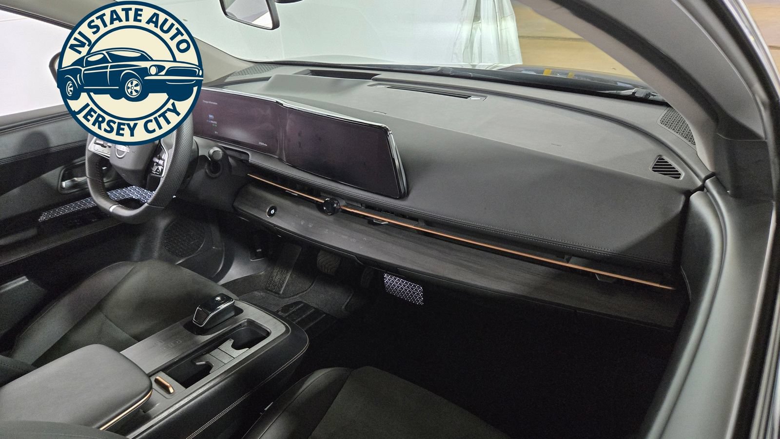 Used 2023 Nissan Ariya AWD image 35