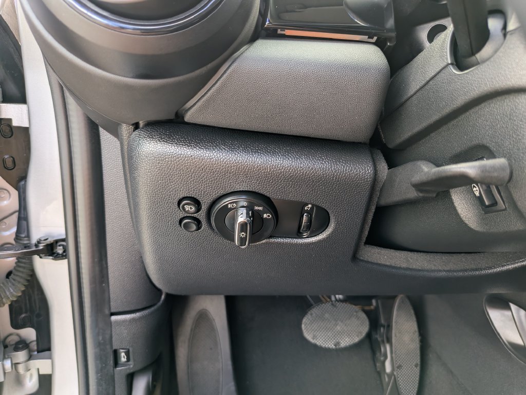 Used 2024 MINI Cooper SE FWD image 26