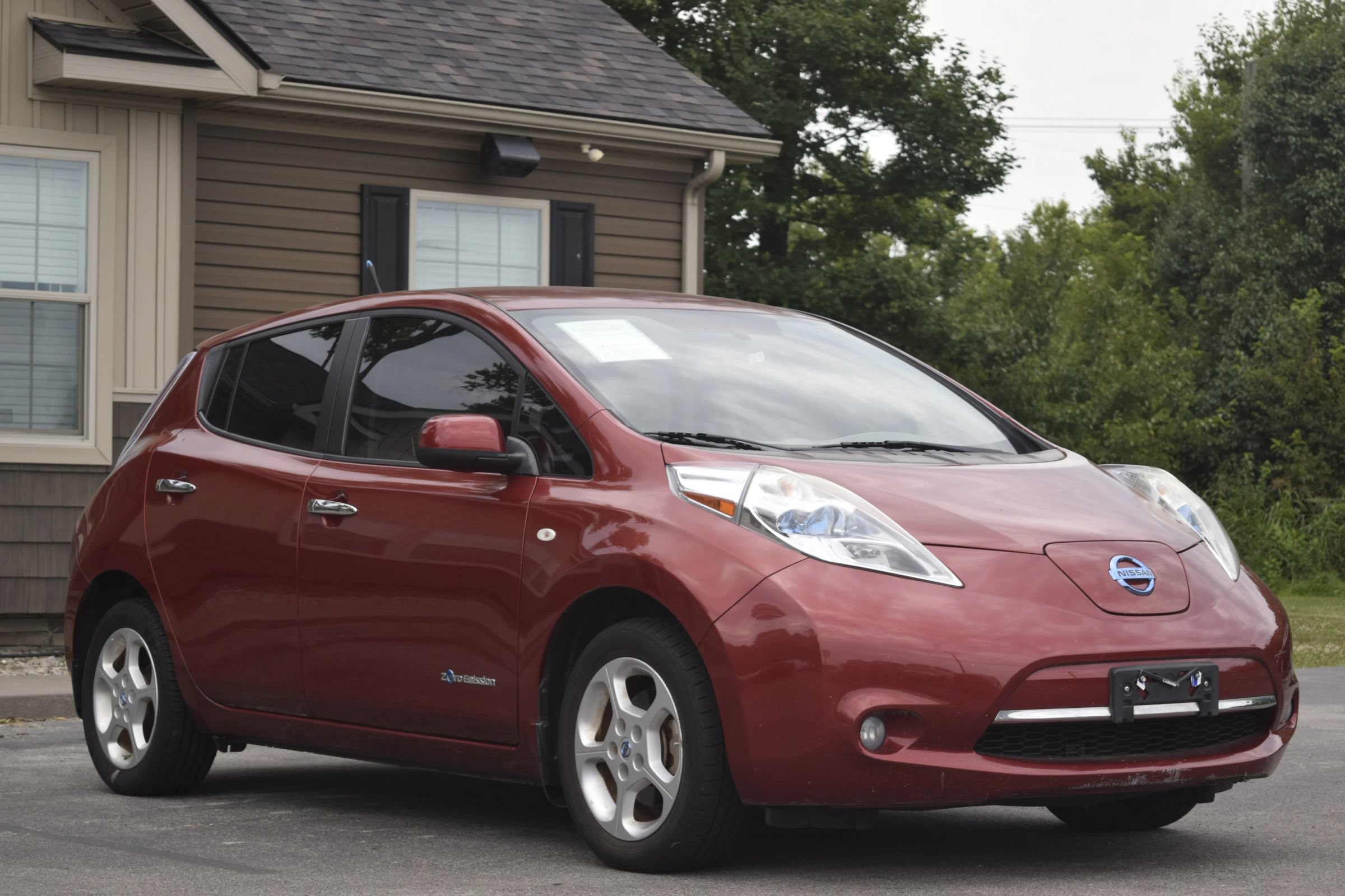 Used 2012 Nissan Leaf SL FWD image 1