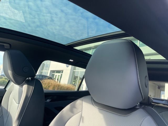 New 2026 Volkswagen Tiguan SE R-Line FWD image 28