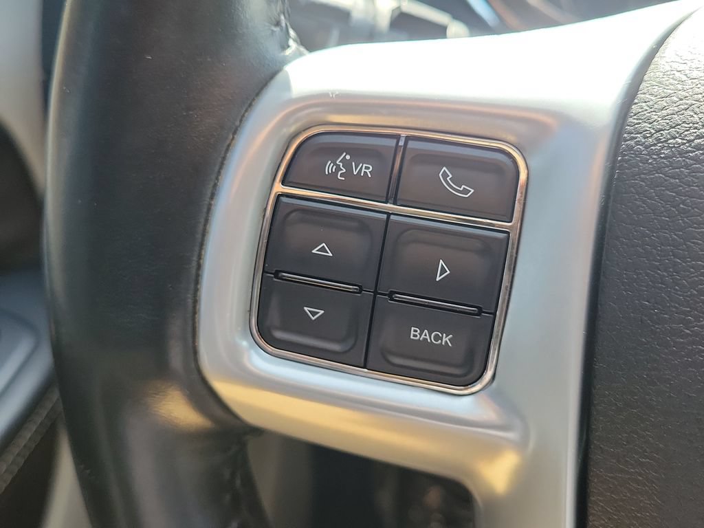 Used 2013 Chrysler Town & Country Touring-L w/ Driver Convenience Group FWD image 9