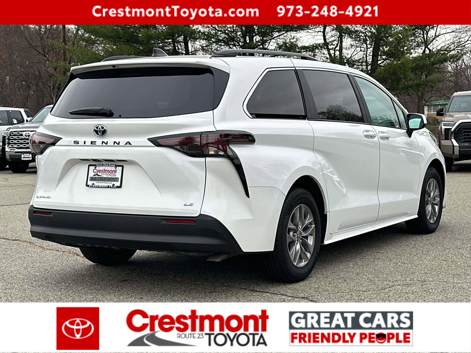 Used 2025 Toyota Sienna LE image 3