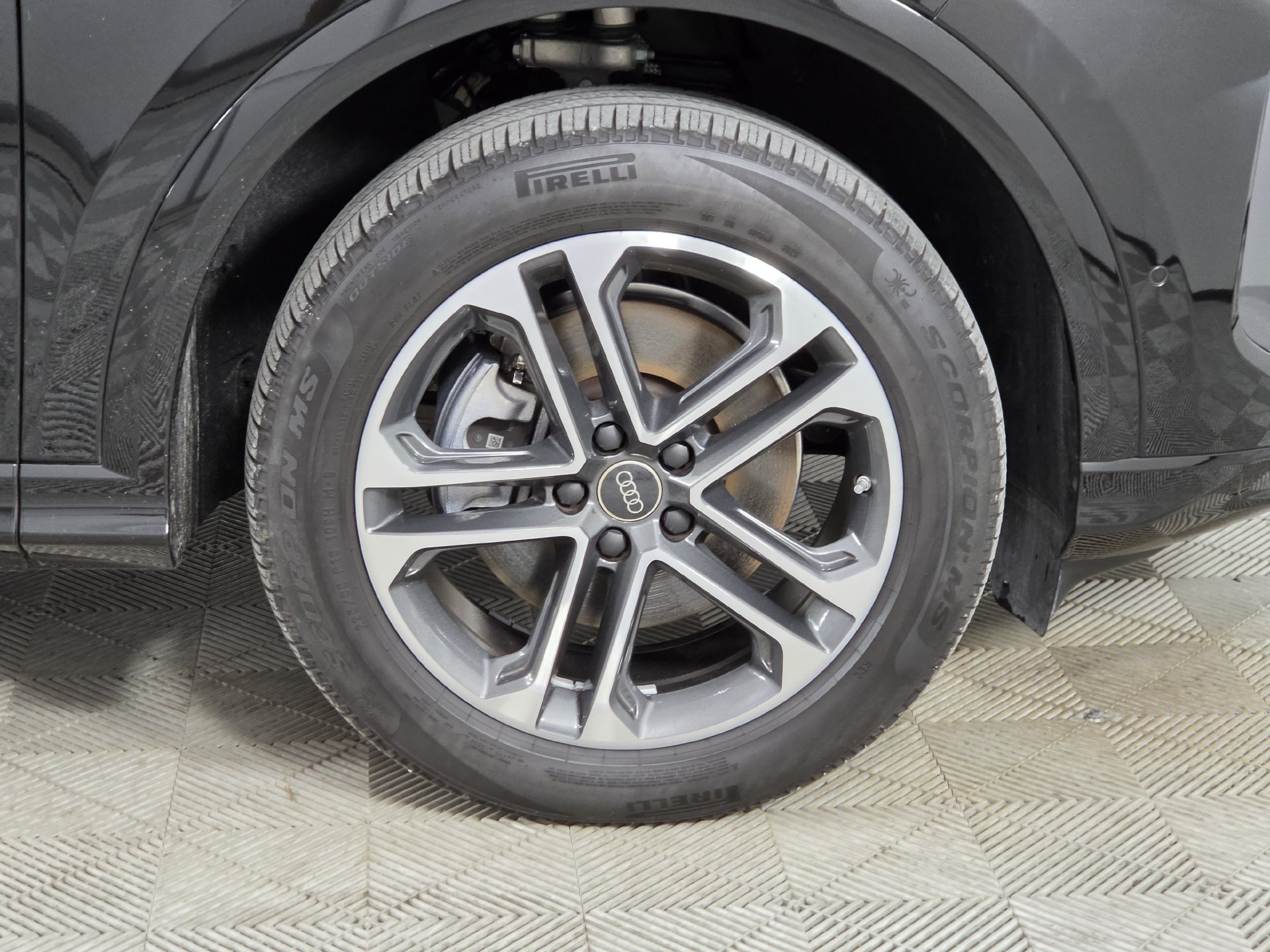 Used 2025 Audi Q5 Premium w/ Convenience Package AWD/4WD image 45