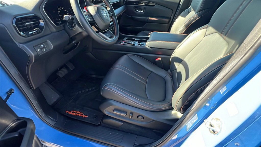 Used 2025 Honda Pilot TrailSport image 13