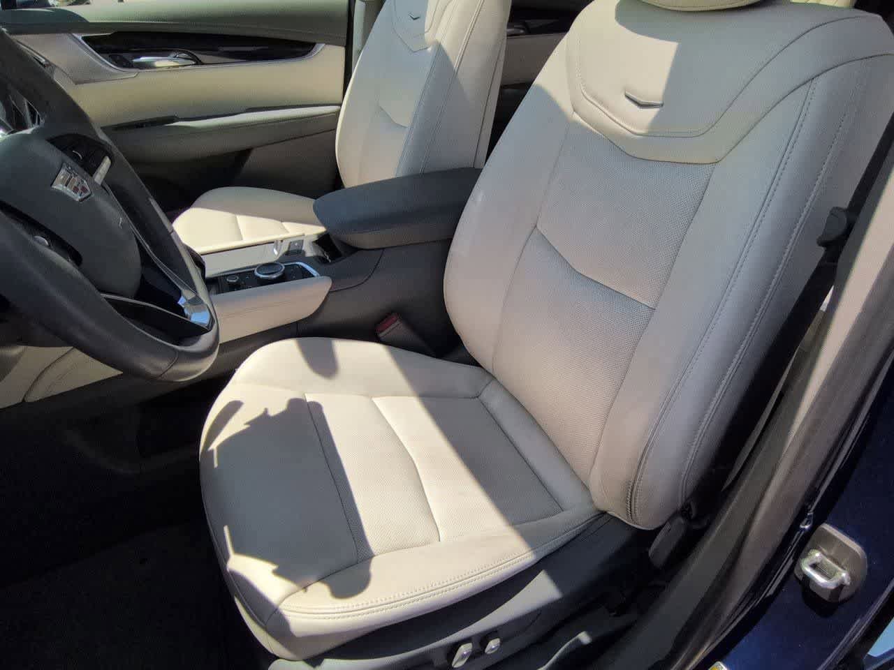 Used 2023 Cadillac XT6 Premium Luxury AWD/4WD image 16