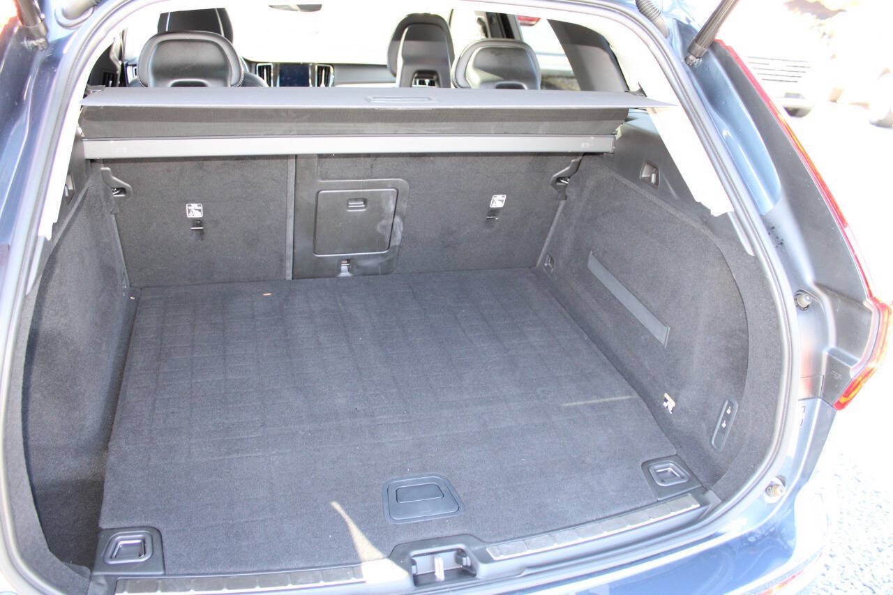 Used 2018 Volvo XC60 T8 Inscription w/ Luxury Seat Package AWD/4WD image 25