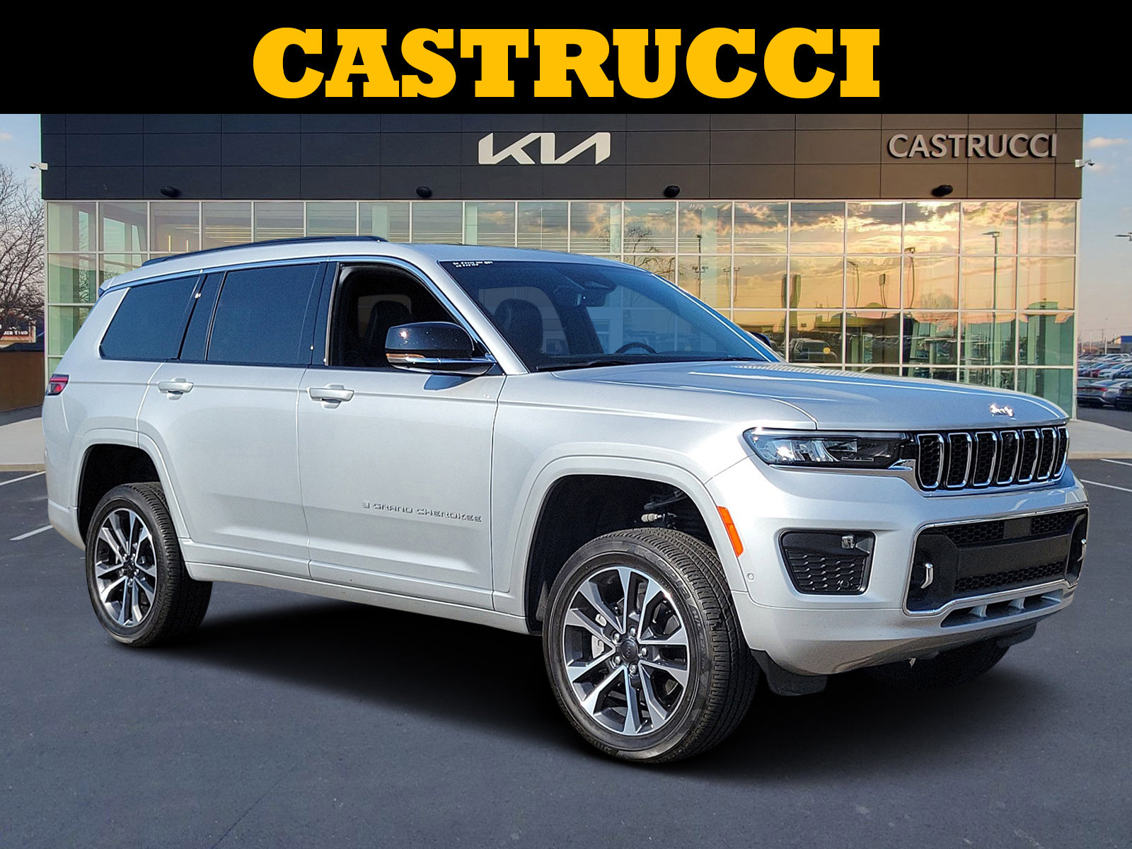 Used 2024 Jeep Grand Cherokee L Overland w/ Advanced Protech Group III image 1