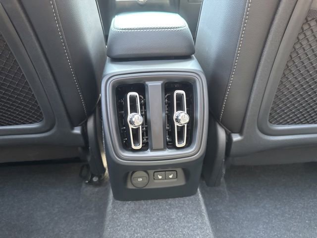 Certified 2025 Volvo XC40 B5 Plus AWD/4WD image 17