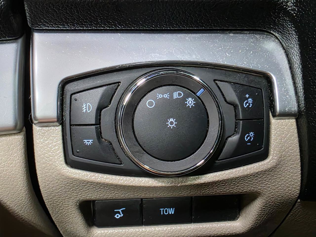 Used 2019 Ford Explorer Limited w/ Ford Safe & Smart Package AWD/4WD image 40