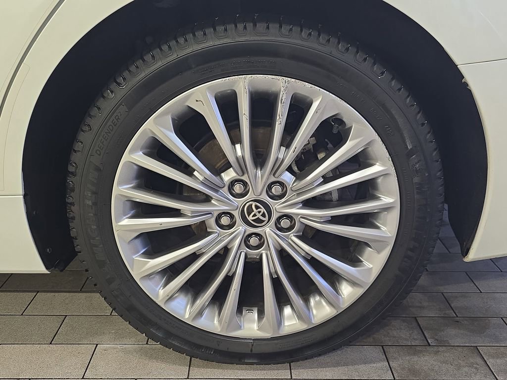 Used 2020 Toyota Avalon Limited image 34