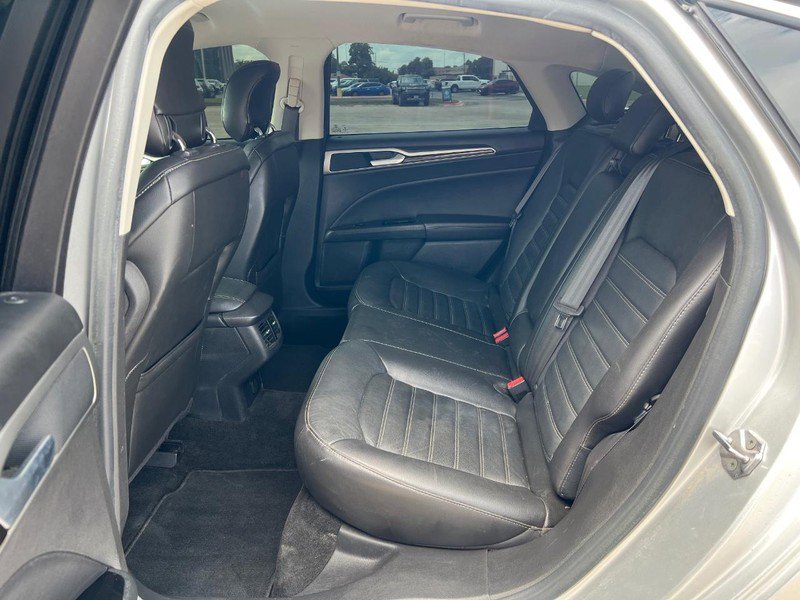 Used 2013 Ford Fusion SE FWD image 9