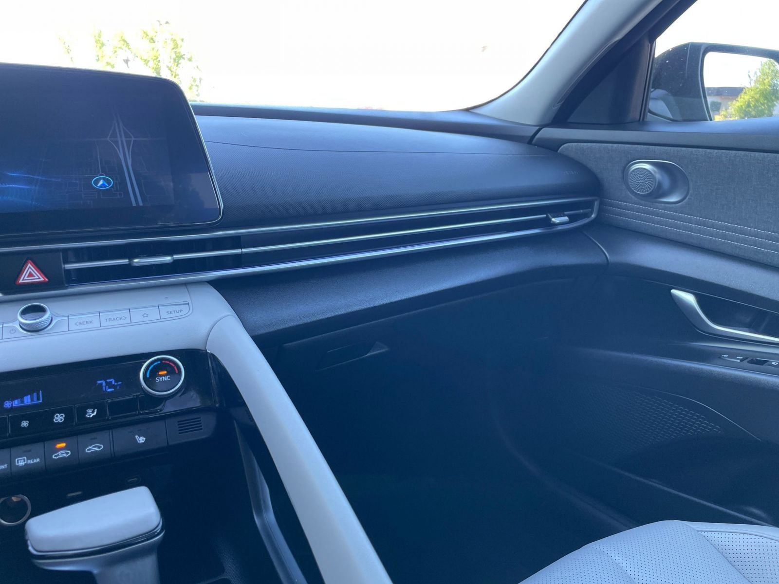 Used 2025 Hyundai Elantra Limited image 37