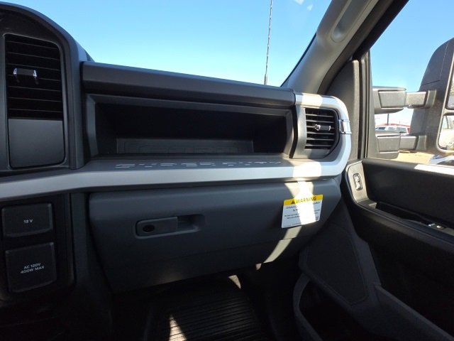 New 2026 Ford F550 4x4 Regular Cab Super Duty image 21
