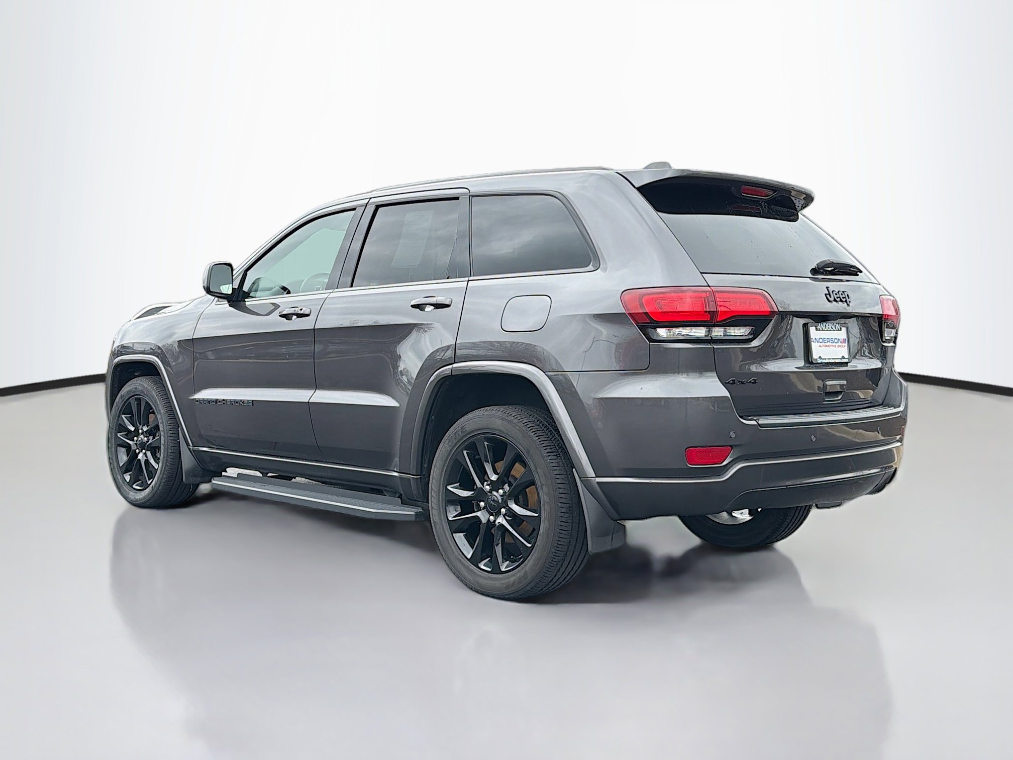 Used 2019 Jeep Grand Cherokee Altitude image 13