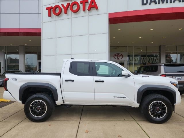 Used 2024 Toyota Tacoma TRD Off-Road image 3