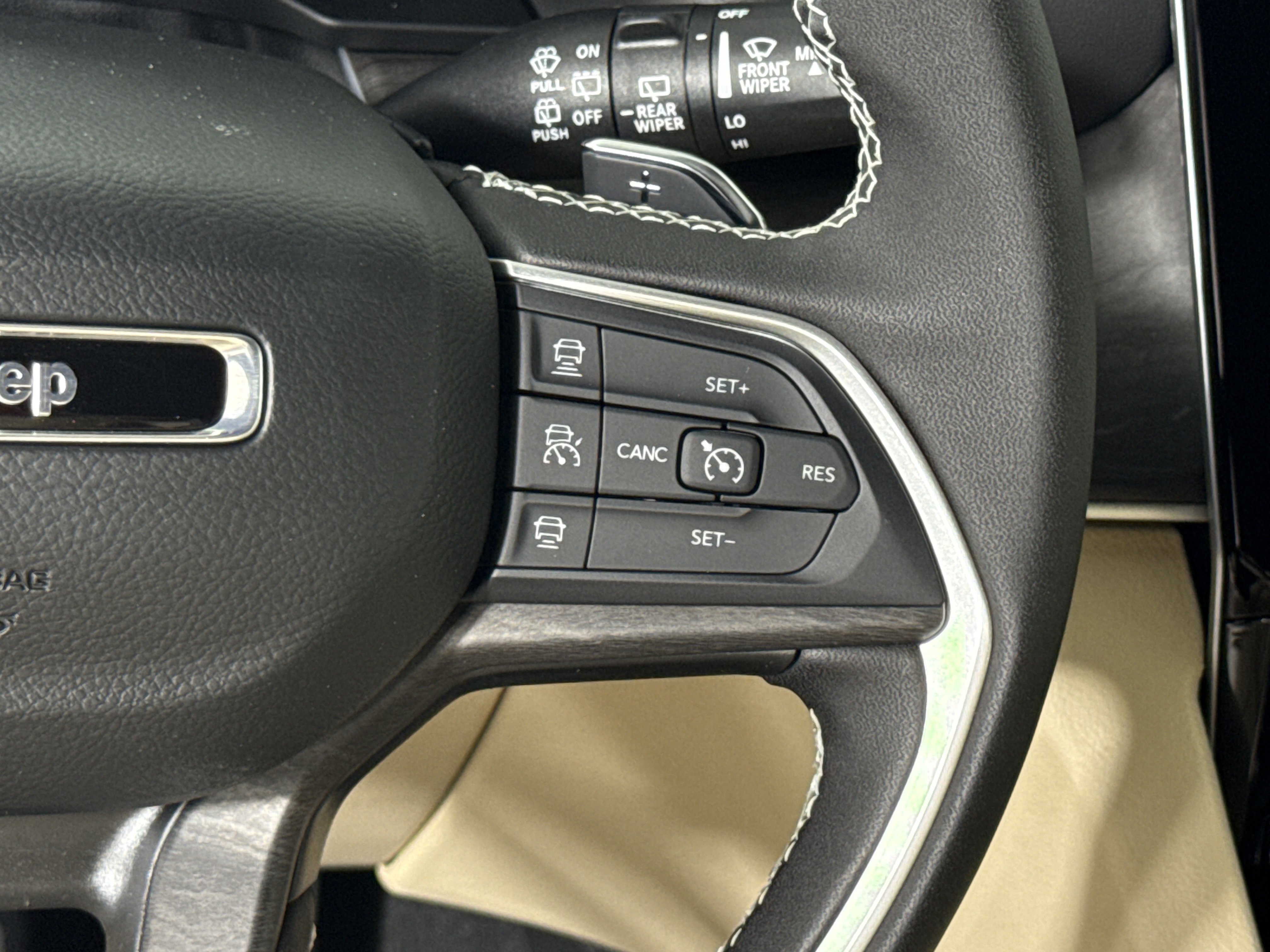 New 2025 Jeep Grand Cherokee Limited w/ Luxury Tech Group II AWD/4WD image 18