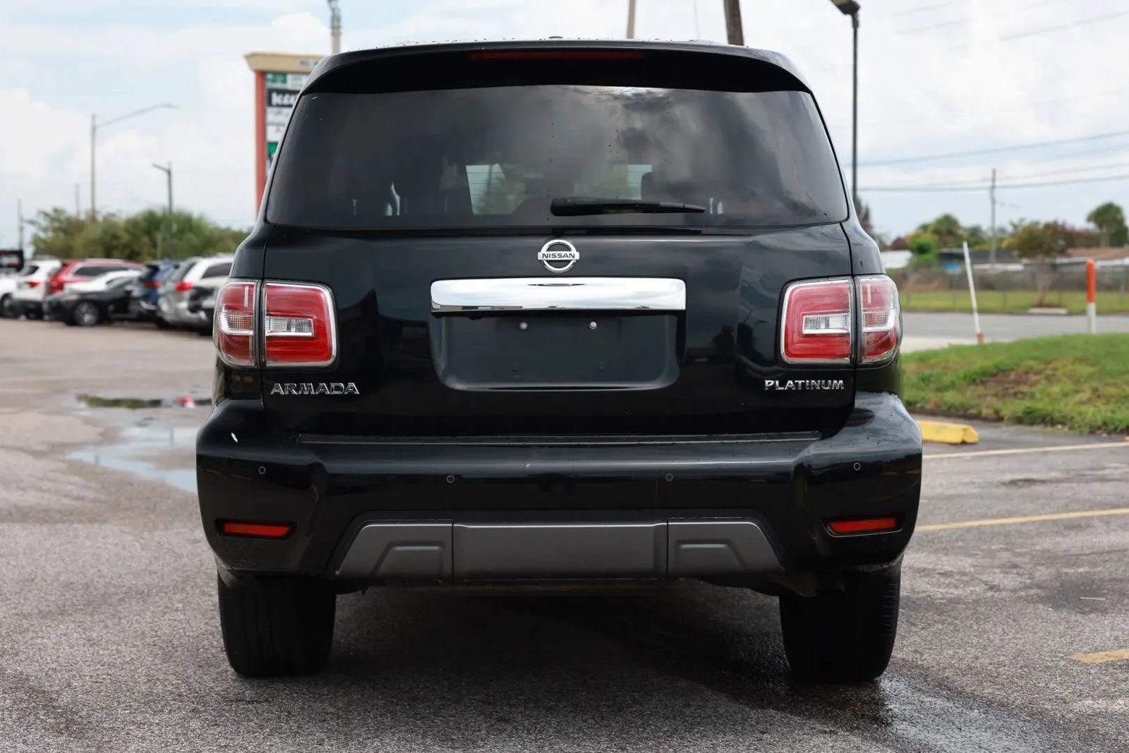 Used 2019 Nissan Armada Platinum w/ Captain's Chairs Package RWD image 7