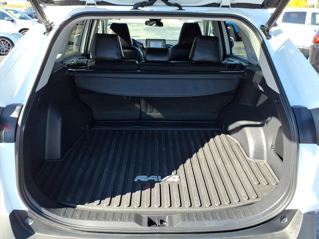 Used 2021 Toyota RAV4 XLE w/ Convenience Package image 18