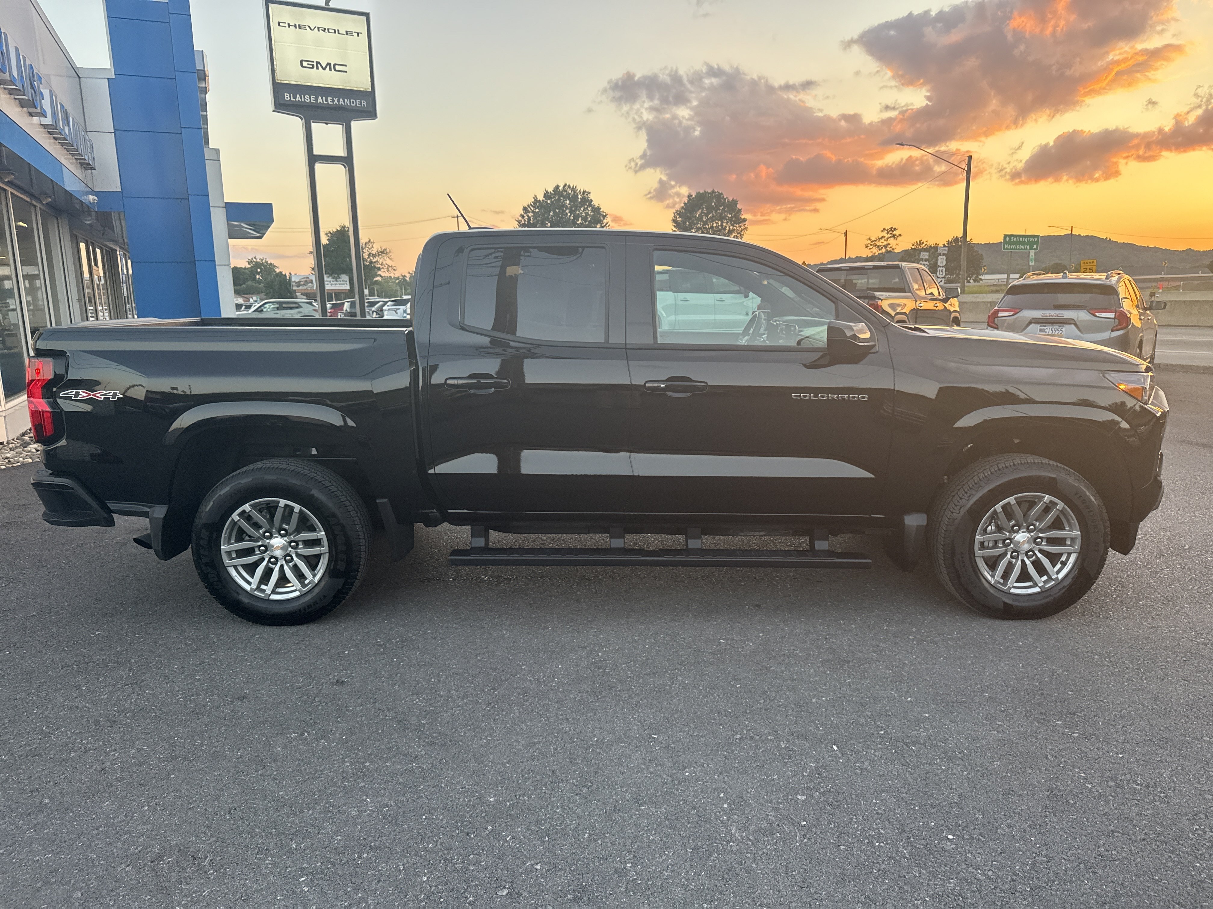 Used 2026 Chevrolet Colorado LT w/ Advanced Trailering Package AWD/4WD image 4
