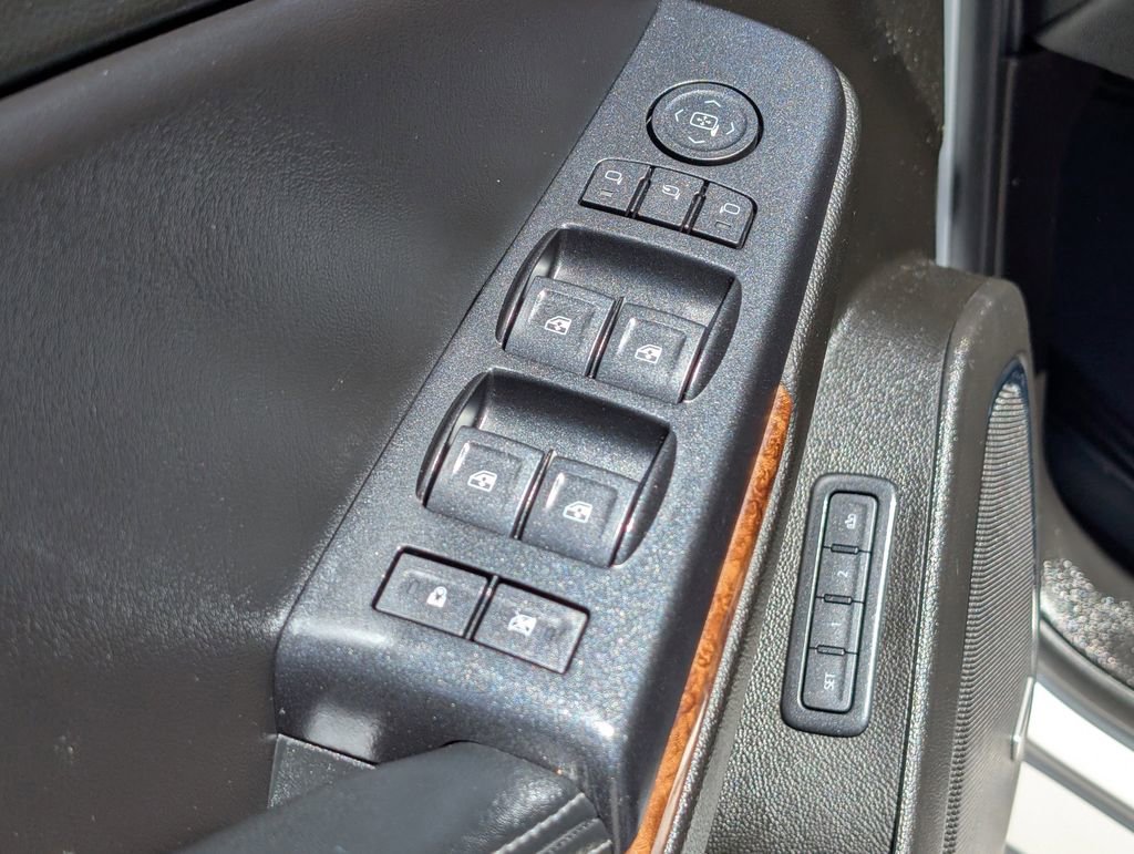 Used 2019 Chevrolet Suburban Premier w/ Premier Plus Edition image 18