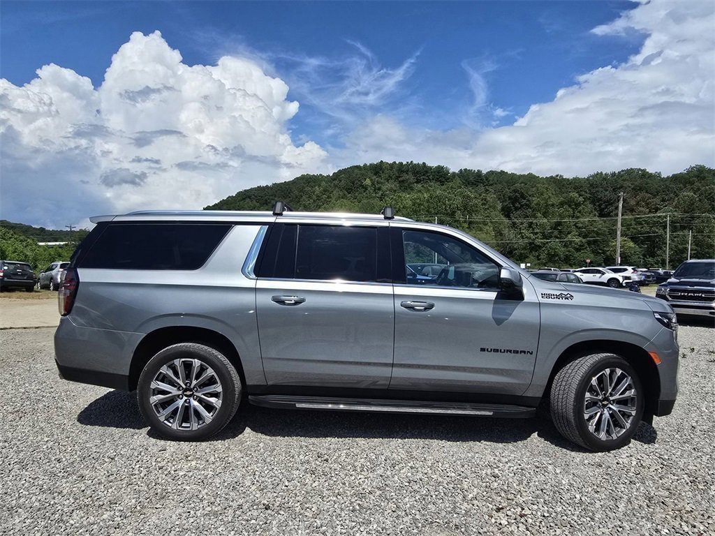 Used 2024 Chevrolet Suburban High Country image 16
