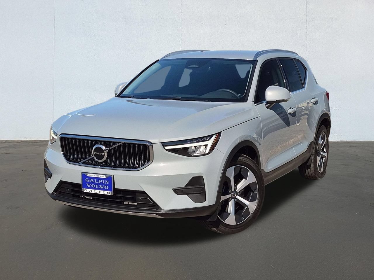Certified 2024 Volvo XC40 B5 Core w/ Protection Package Premier AWD/4WD image 1