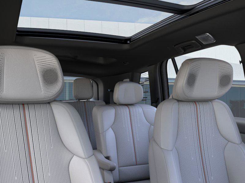 New 2026 Cadillac Vistiq Luxury image 25