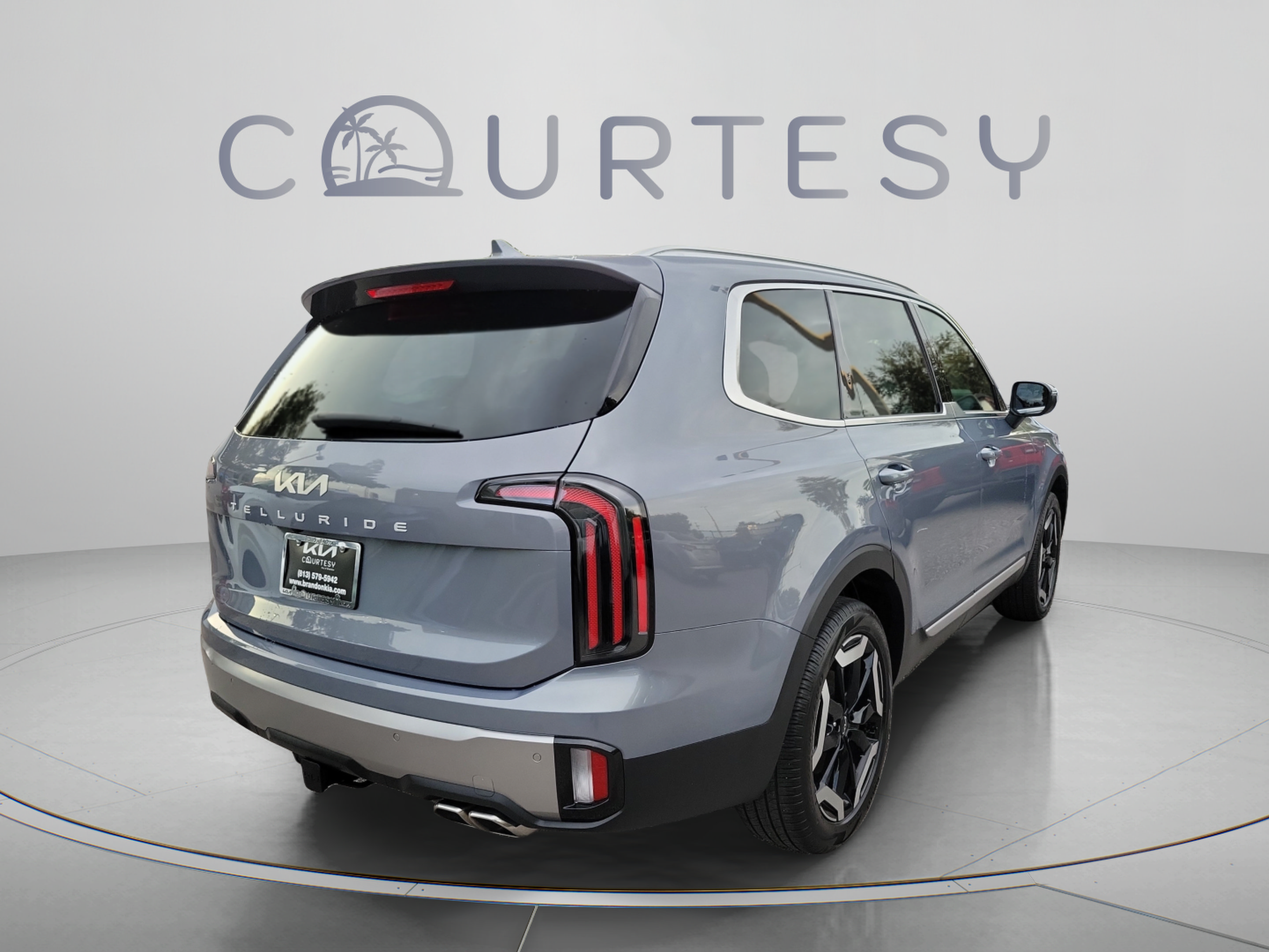 Used 2025 Kia Telluride EX w/ EX Captain's Chair Package FWD image 3