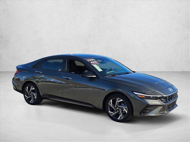 Used 2025 Hyundai Elantra SEL video 3
