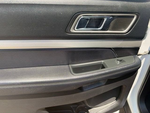 Used 2017 Ford Explorer XLT FWD image 31