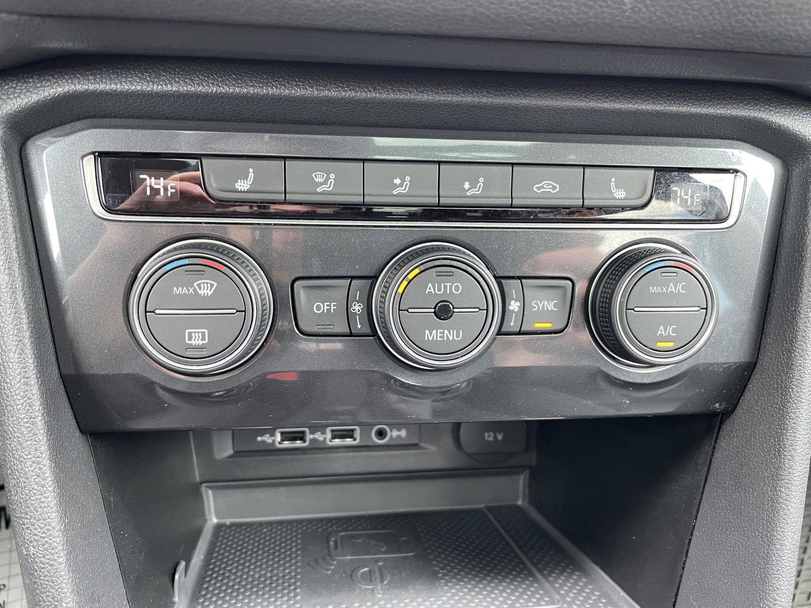 Used 2020 Volkswagen Tiguan SE w/ Panoramic Sunroof Package image 29