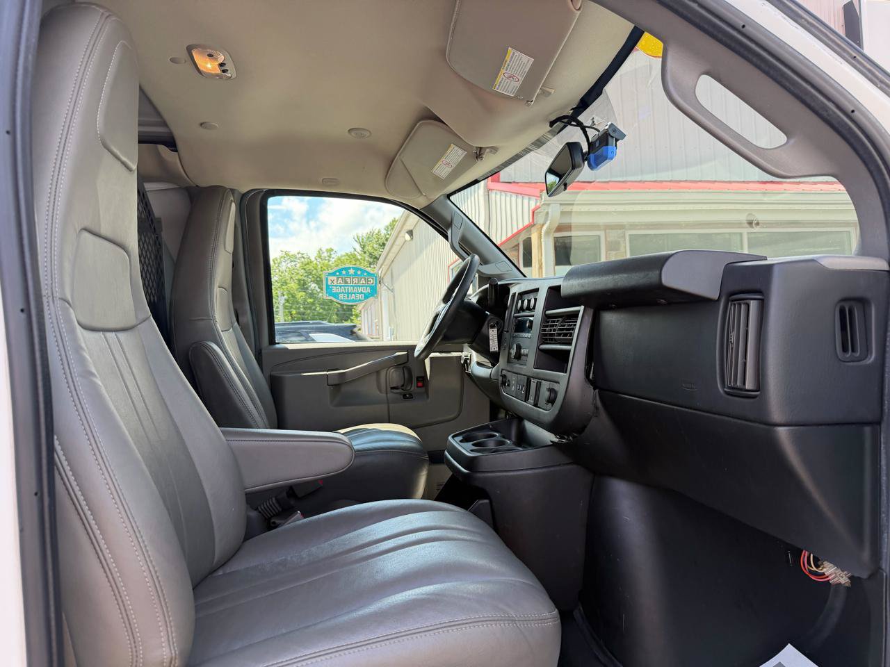 Used 2018 Chevrolet Express 2500 w/ Driver Convenience Package RWD image 21