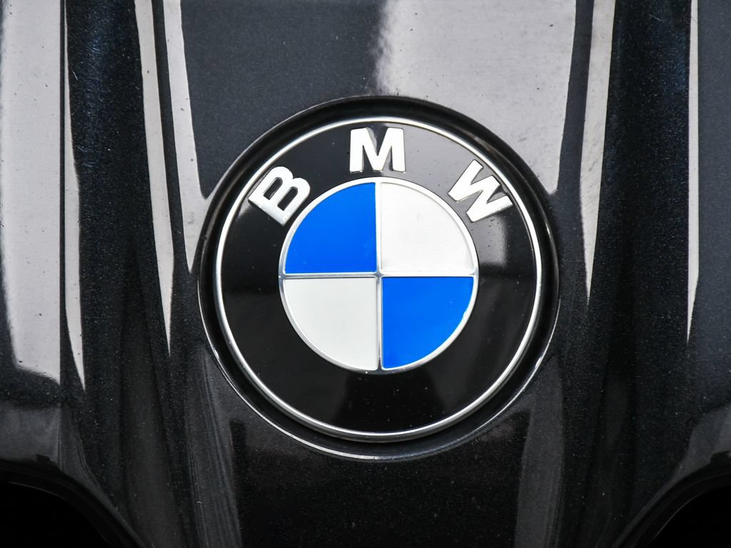 Used 2022 BMW M4 xDrive Competition w/ M Carbon Exterior Package AWD/4WD image 98