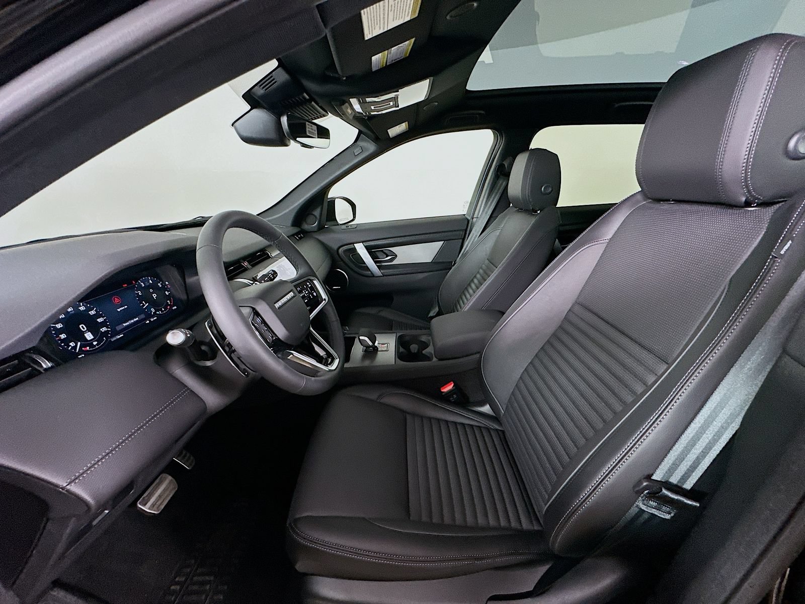 New 2026 Land Rover Discovery Sport Landmark AWD/4WD image 34