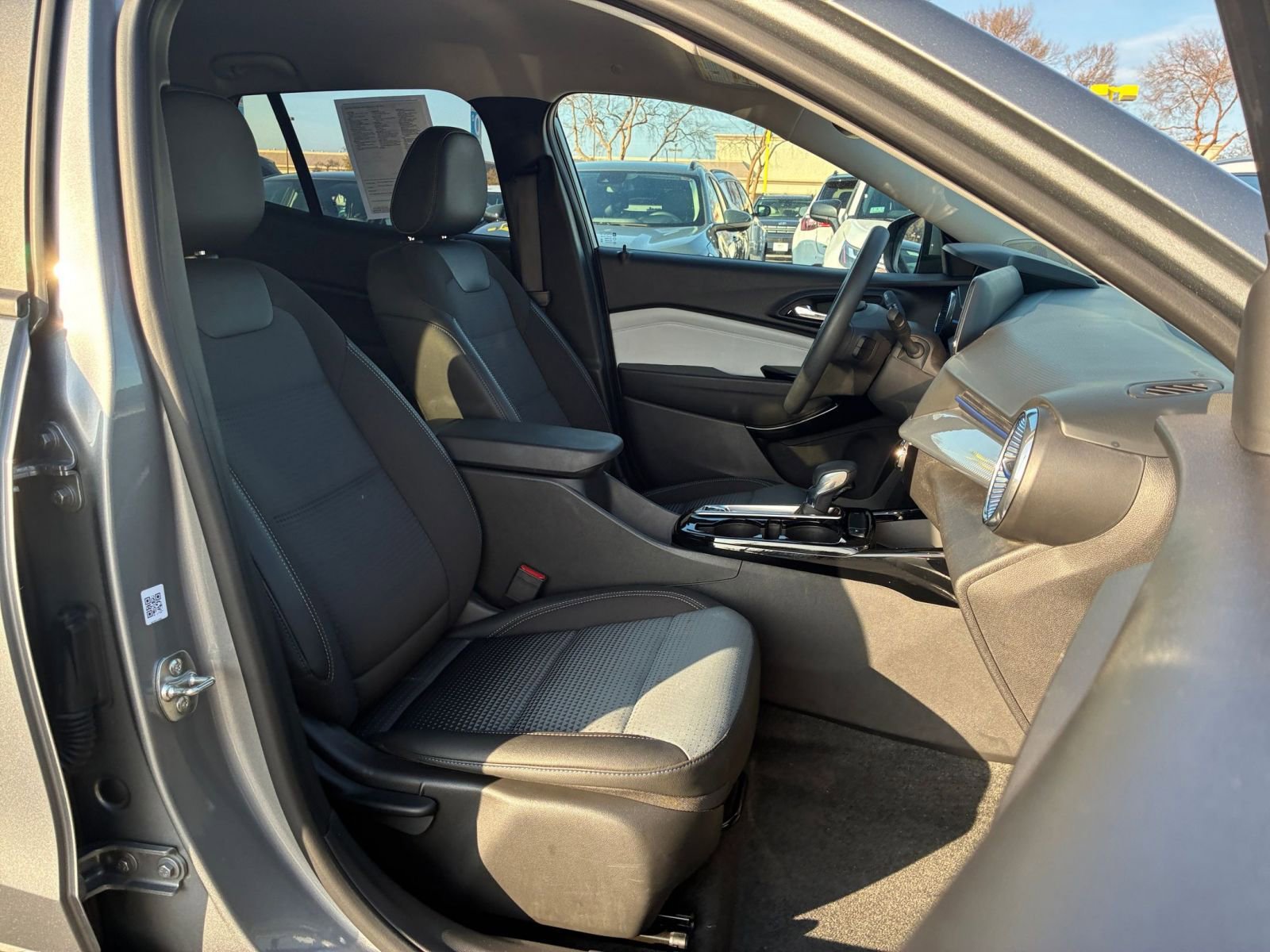 Used 2025 Chevrolet Trax LT image 34