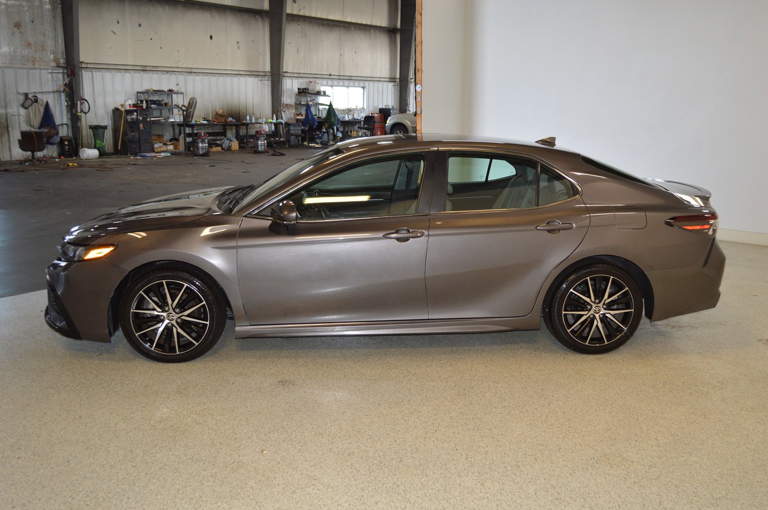 Used 2022 Toyota Camry SE image 6