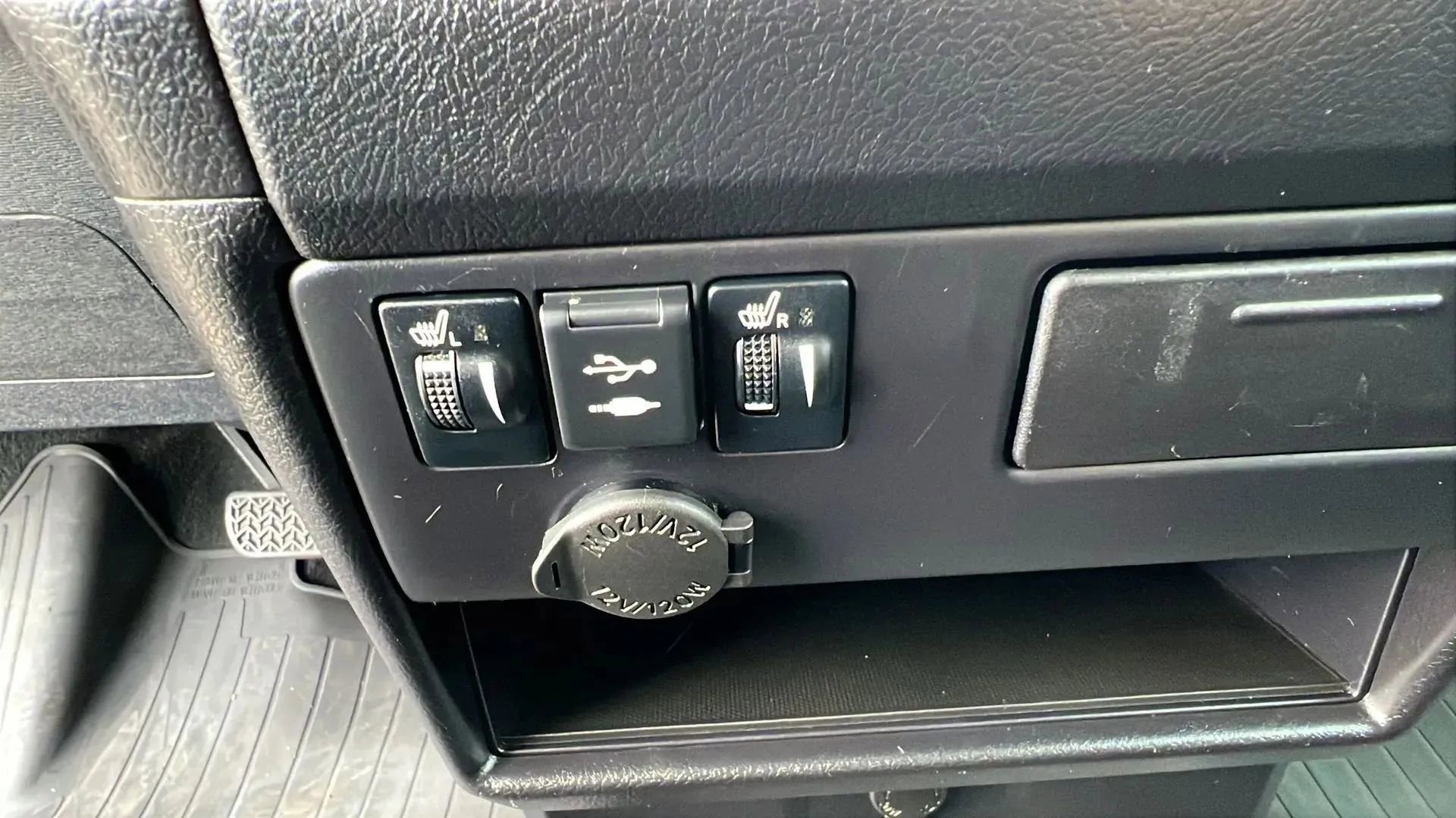 Used 2020 Toyota Sienna SE FWD image 17