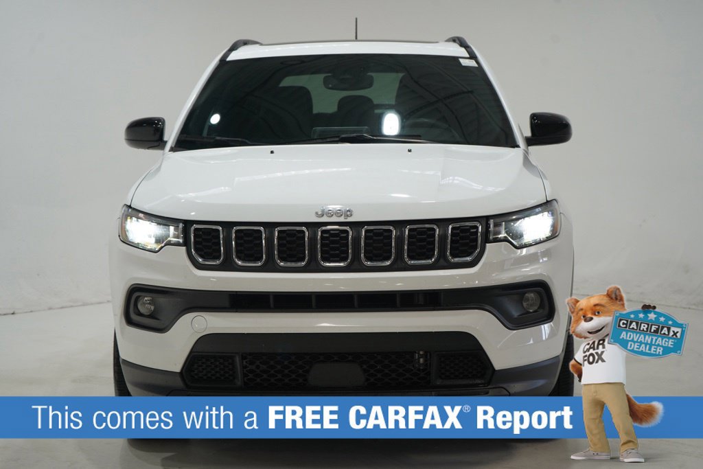Used 2025 Jeep Compass Latitude w/ Sun & Sound Group AWD/4WD image 2